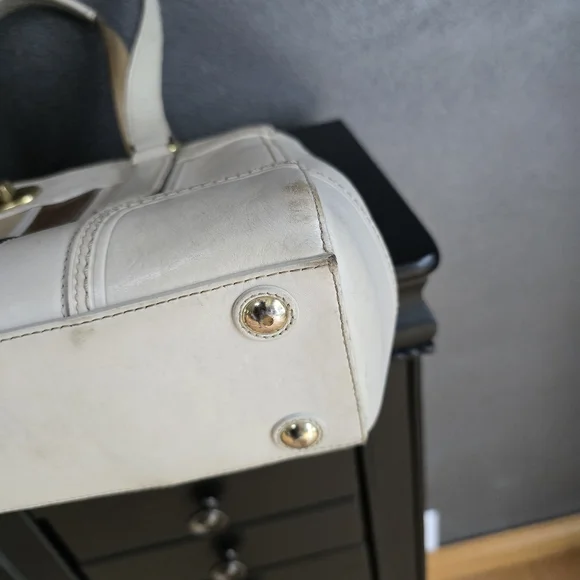 COACH Handbag Shoulder Bag. Off White with Brown and Tan Signature Logo
